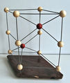 Modell der Kristallstruktur des Minerals Pyrrhotin (Magnetkies)