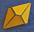 Modelle, Kristallform Trapezoeder, rechts und links [Krantz]
